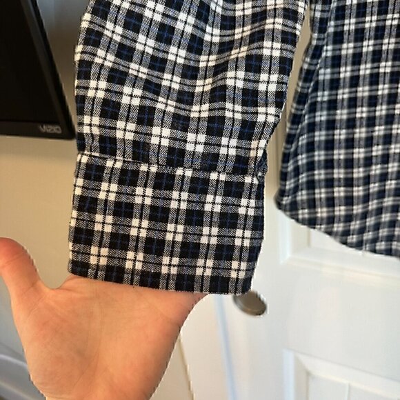 GENDER NEUTRAL navy plaid flannel button down casual cute size M / L - Picture 3 of 7